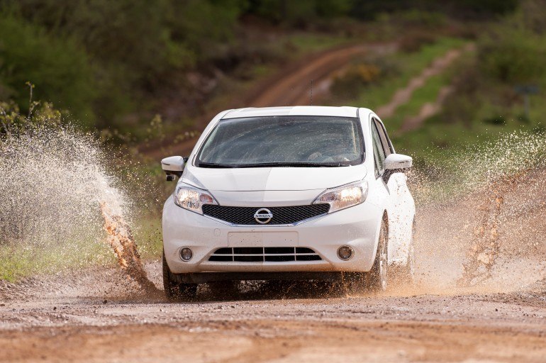 Nissan использует самоочистку автомобиля Nissan использует самоочистку автомобиля