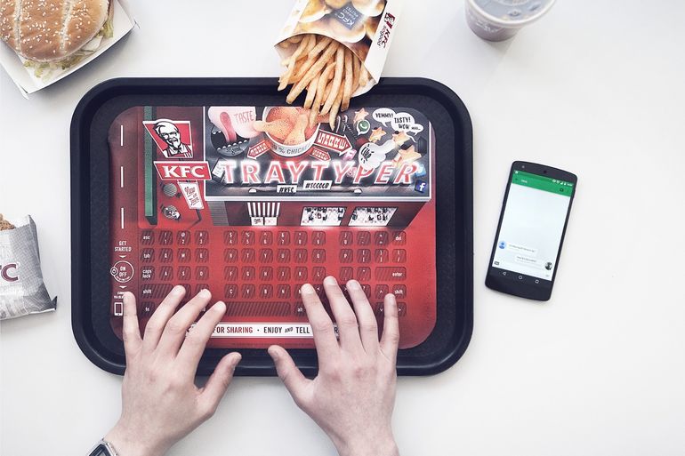 KFC спасает телефоны от жирных пятен на экране KFC спасает телефоны от жирных пятен на экране