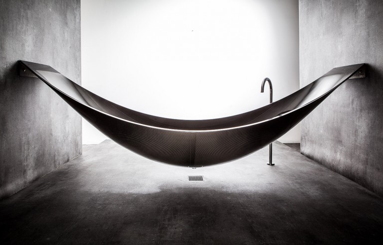 Гибрид ванны и гамака поднимает купание на новый уровень Гибрид ванны и гамака поднимает купание на новый уровень